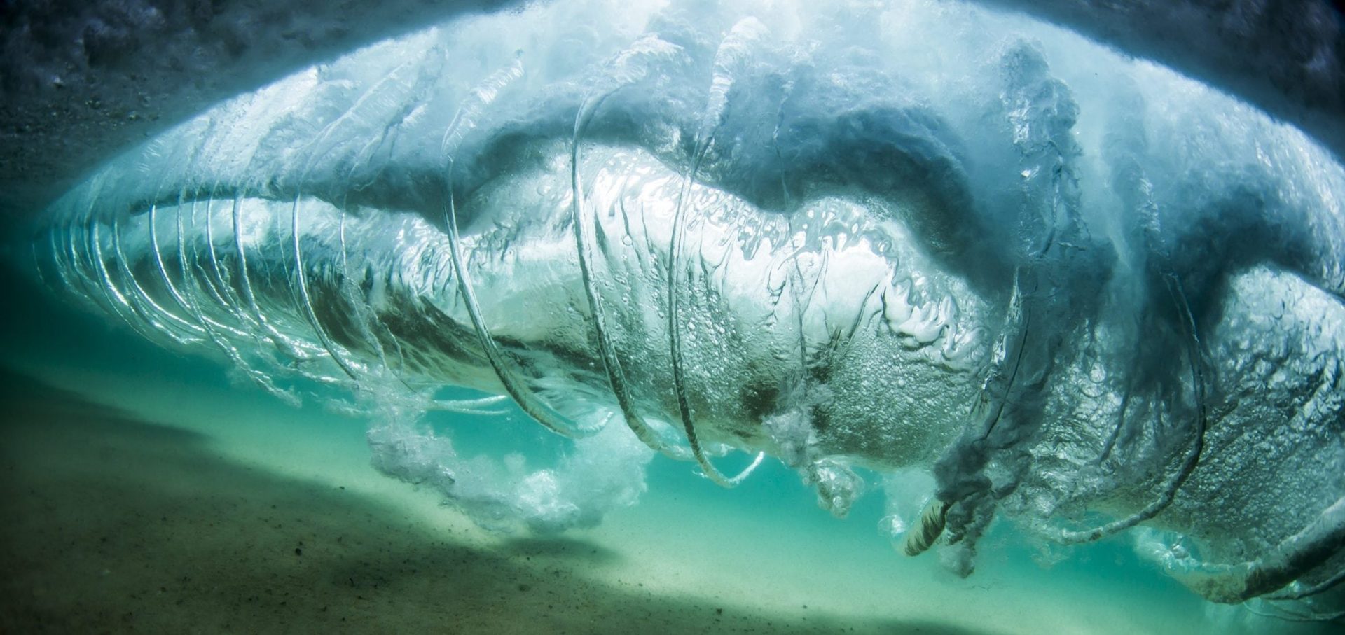 ocean-art-under-sea-waves