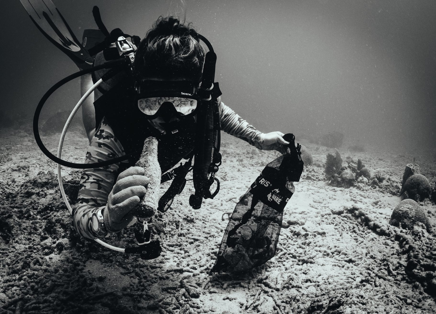 BARBADOS-OCEAN-CLEAN-UP-DIVER