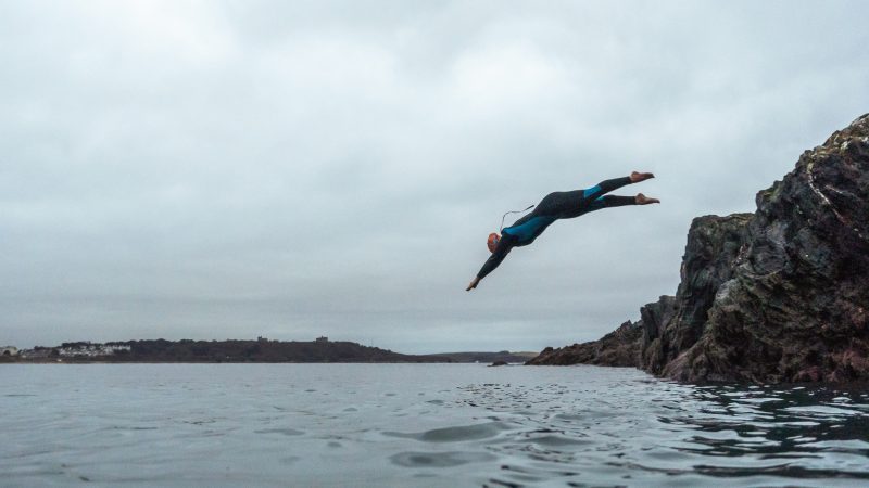 wild swimming cornwall dive